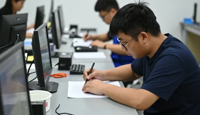 北京恒威电子商务有限公司专注商品定制等领域，提供工业原材料服务